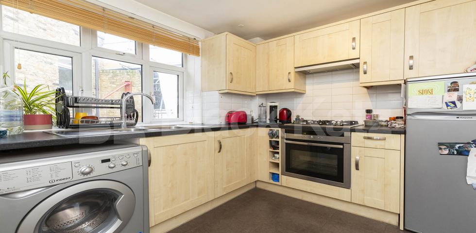 Superb modern studio located in the heart of Camden mins to Regents Park. Camden Road, Camden